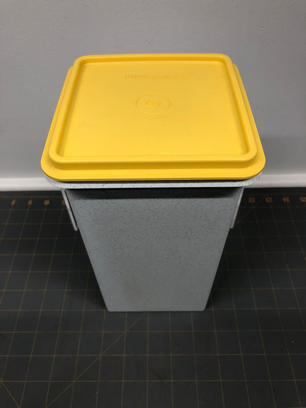 Tupperware Grey Speckled White Yellow Lid Cracker Keeper 1314-1 & 1315-3